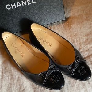 Chanel lambskin and patent ballet flats